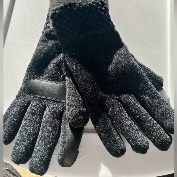 NEW- Isotoner 1 size Smart touch gloves - Picture 4 of 6